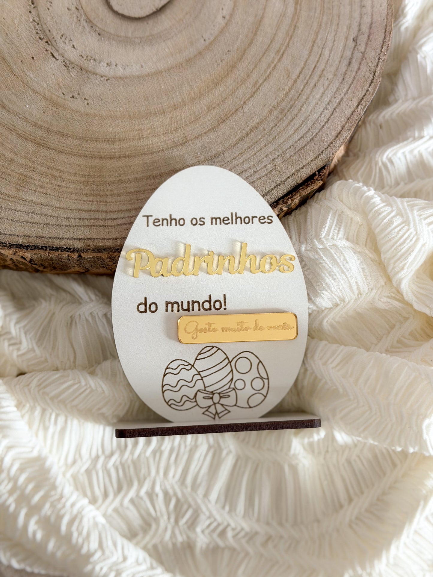 Ovo em madeira